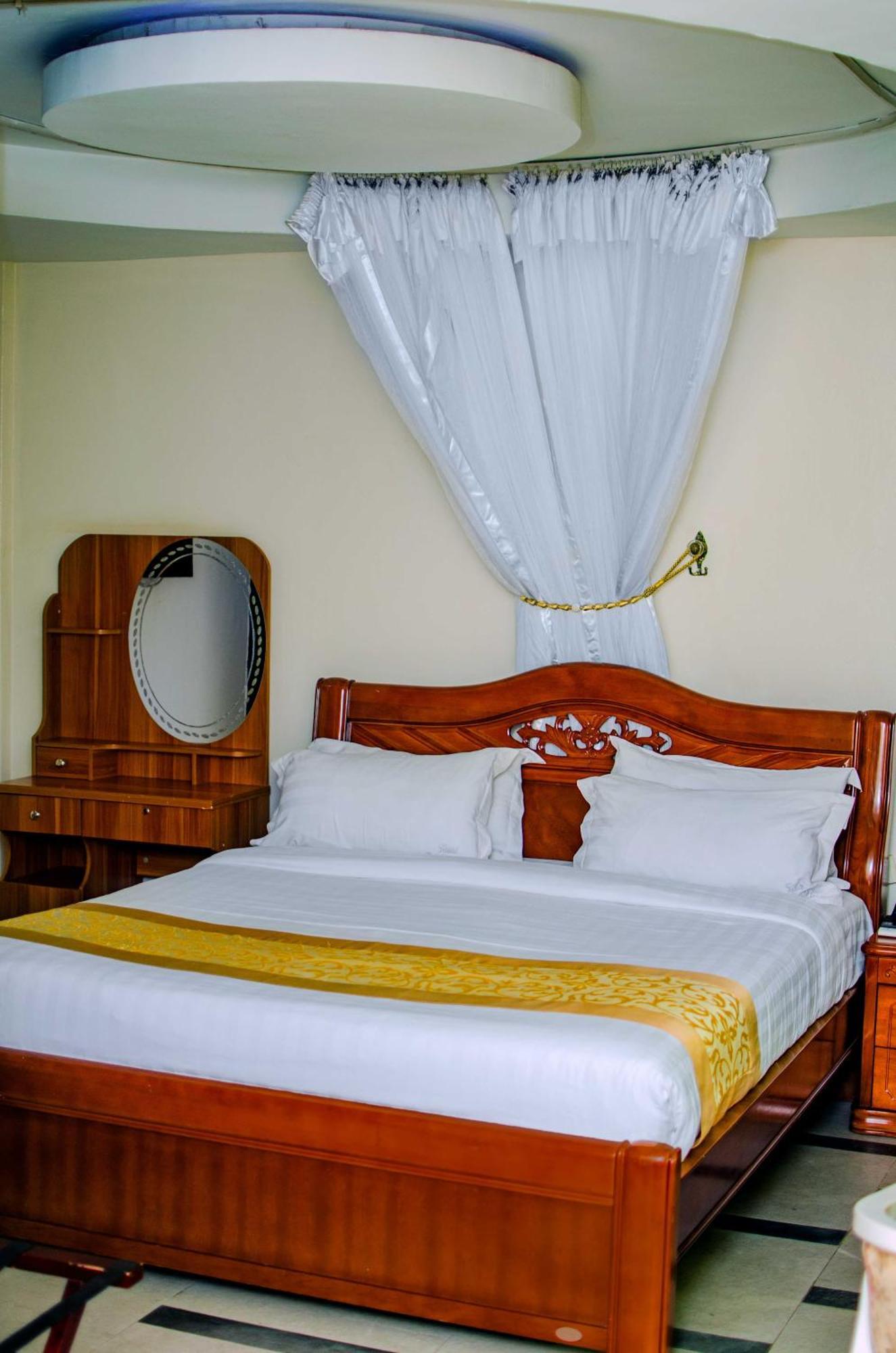 La Grande Hotel Kampala Exterior foto