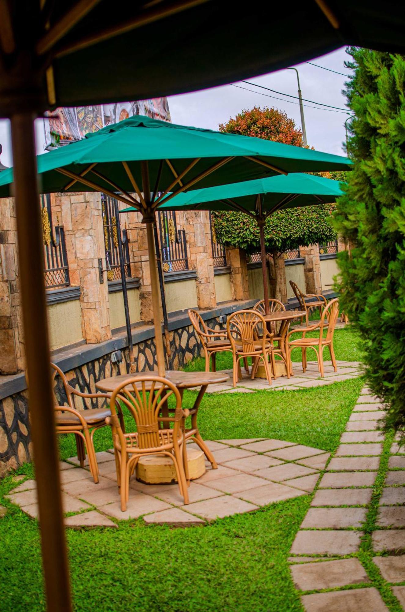 La Grande Hotel Kampala Exterior foto